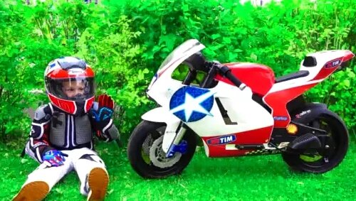 Забавный ребенок и Спорт Мотобайк для детей! Распаковка игрушки Видео ...