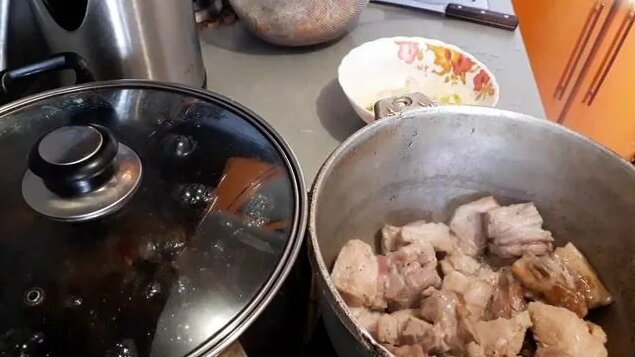 Кислая капуста тушеная с грудинкой - Смотреть онлайн в поиске Яндекса ...