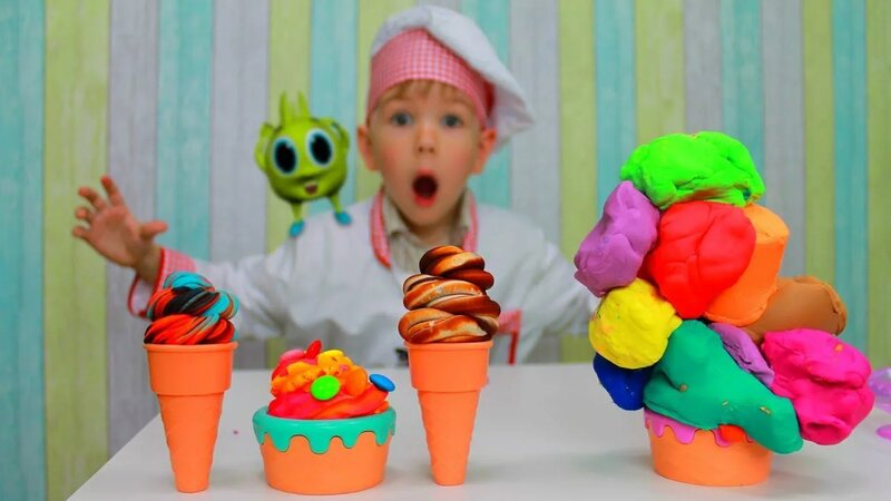 Рома и Хелпик играют с цветным мороженным Kids Pretend Play with ...