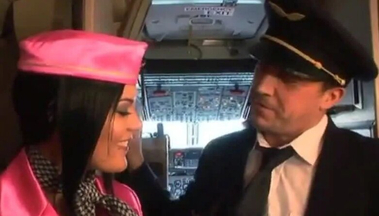 Porno videolarda tukli mushuklar bilan gozal yosh qizlar