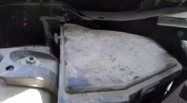 Замена лампочки переднего габаритного огня на Ниссан Альмера g15 ...
