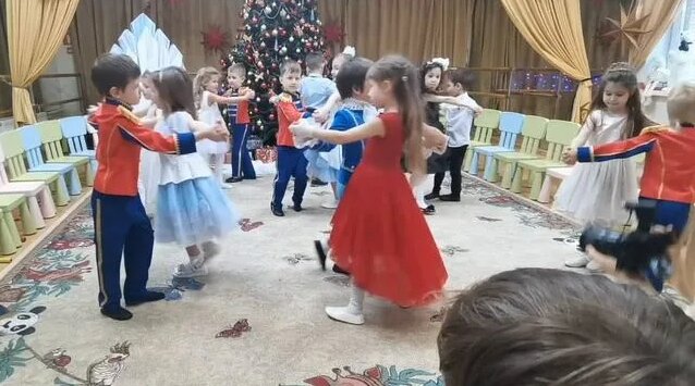 Вход на новыи год старшая группа - Смотреть онлайн в поиске Яндекса по ...