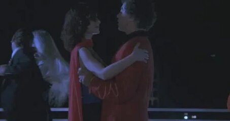 Догги стилінде жетілген әйелдің үйдегі трахаты