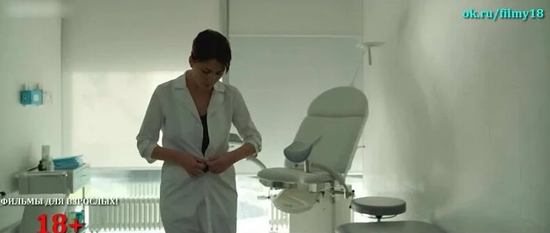 Жігіт қоғамдық көлікте жыныс мүшесін ұстауға рұқсат береді.