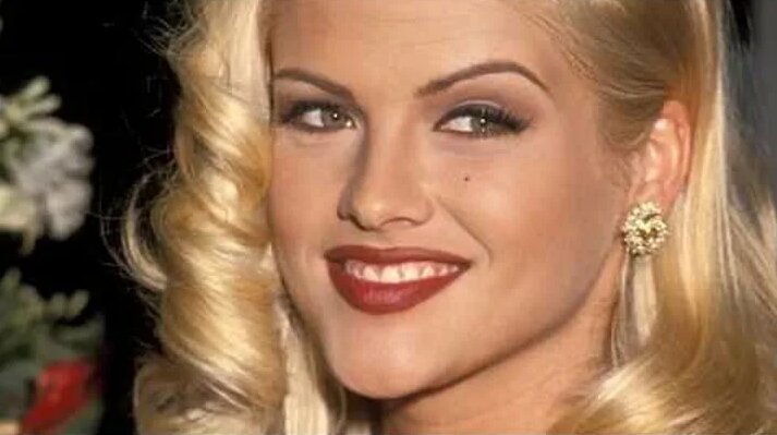 Бірін-бірі ұстап тұрған екі сиқырдың порно фотосы