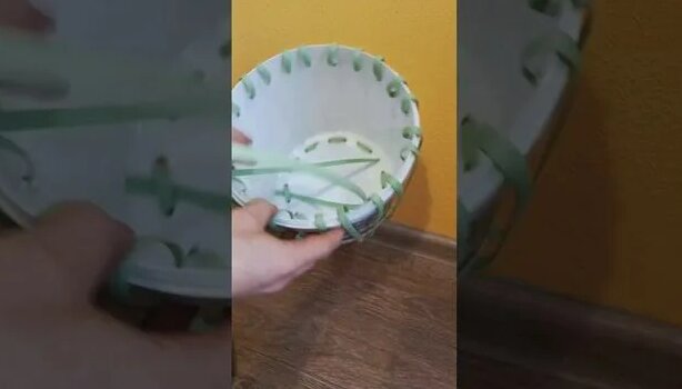 Как сплести кашпо из пластикового ведра! Ротанг " Кукурузный лист ...