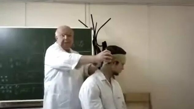 Медицинская повязка / перевязка крестообразная на шею - Смотреть онлайн ...