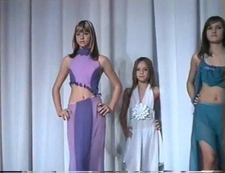Дефиле Юных Моделей #4 / Defile Young Models #4 / Contaminad Jóvenes ...