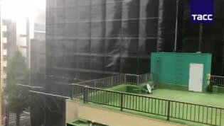 На Токио (Япония) обрушился сильный ураган К южным регионам Японии ...