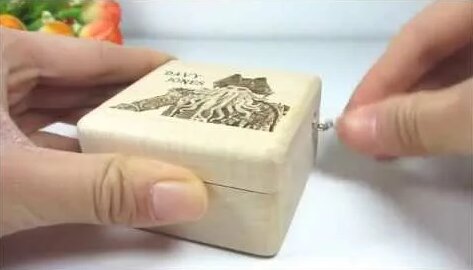 Музыкальная шкатулка, проигрывающая Дэйви Джонса из Пиратов Карибского ...