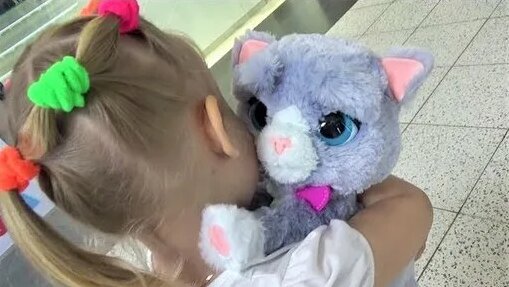 Алиса в Детском МИРЕ !!! Здесь много игрушек и кукол для детей ...