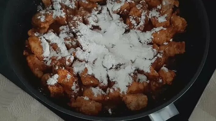 Видео МЯСО с подливой БЕЗ Томатной Пасты. Тушеное мясо. Гуляш из ...