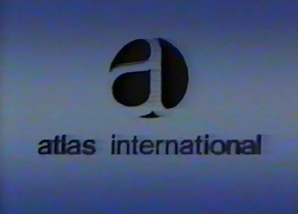 Ikki yigit kiraverishda bir qizni sikishdi