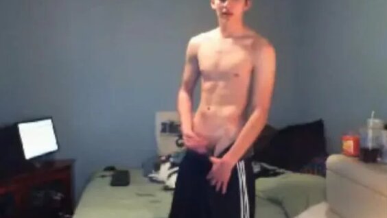 Handsome boy cums on cam: 2 bin video Yandex