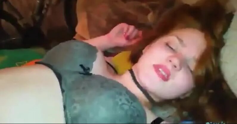 Түнгі жағажайдағы сексті қараңыз