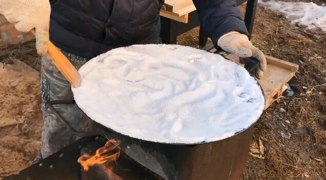 Как обжечь и прокалить сковороду из диска для бороны (Садж) - Смотреть ...