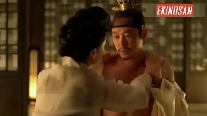 Трусикаларды қарап бітіреді