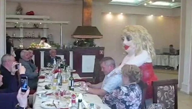 Ростовая кукла-женщина Эммануэль на юбилее - Смотреть онлайн в поиске ...