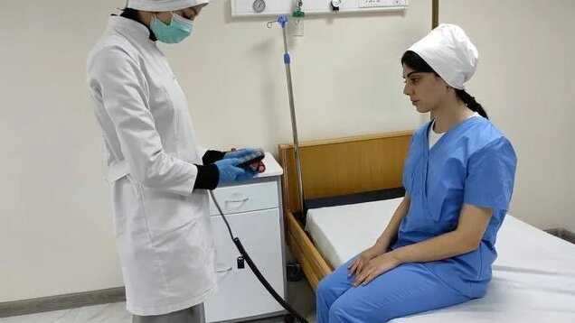 Использование поворотного диска для пересаживания пациента - Смотреть ...