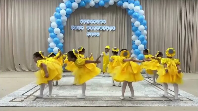 Ер адам пизда мен жопаны жалауға мәжбүр болды