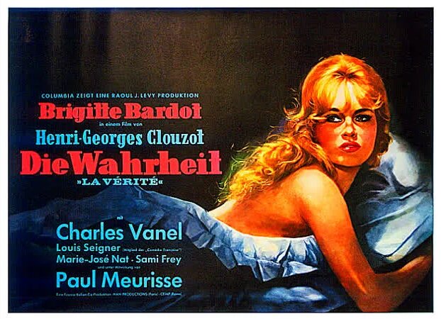 Үлкен мүшесі мен әже телехикая көріп отыр