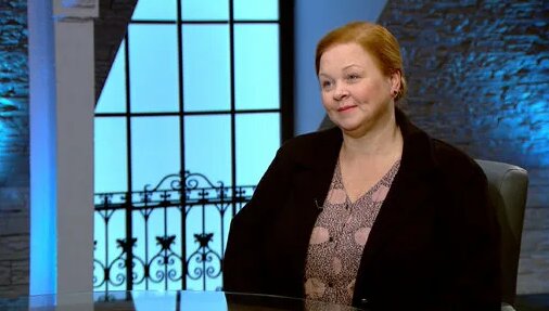 Yalangoch qiz Diananing yalangoch surati