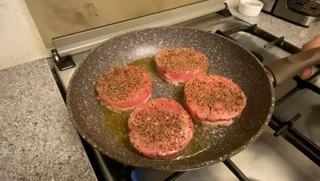 Готовим Тунца на сковородке самым быстрым и вкусным способом ...
