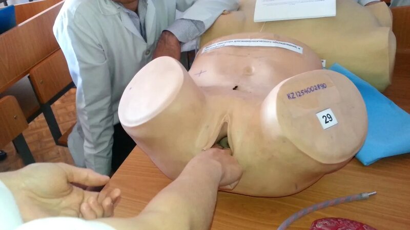 Tibbiy korikdan otayotgan ayollarning yashirin kamerasi