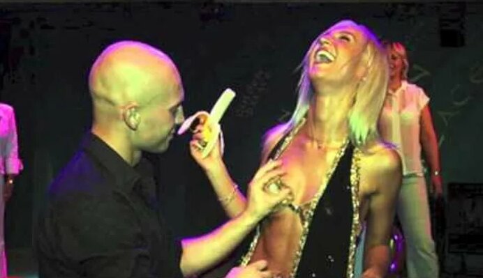 Toga oz qolini eshagiga solib qoydi