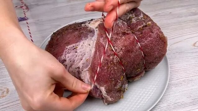 Schweinenacken gekochtes Schweinefleisch! Sie werden den im Laden ...