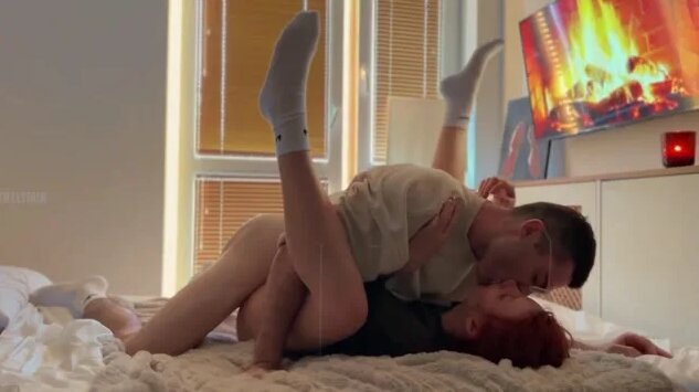 Интернетте ақшаға қыздарды алыңыз (порно)