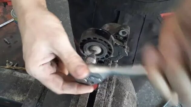 Как поменять Ремень Генератора и ролики на Киа Сид (Kia Ceed ...