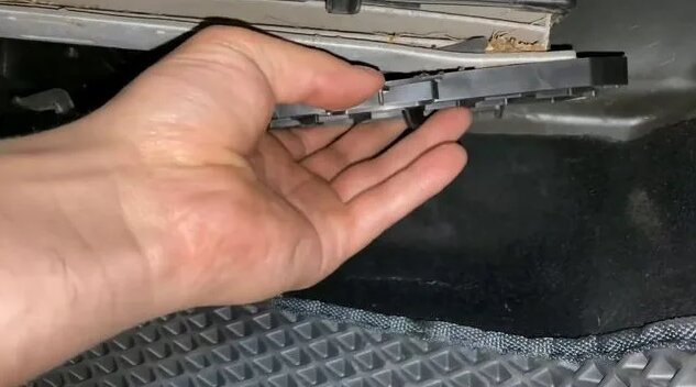 Как заменить салонный фильтр на Шкода Октавия А5 , Skoda Octavia A5 ...