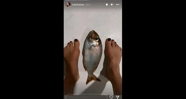 Снявшая трусы Любовь Толкалина показала, что у нее между ног ...