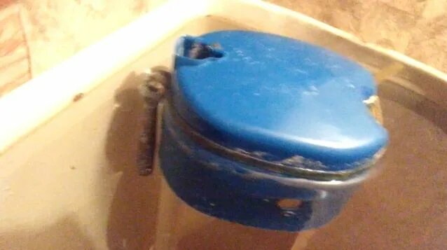 Залипает поплавок в бачке унитаза - Смотреть онлайн в поиске Яндекса по ...