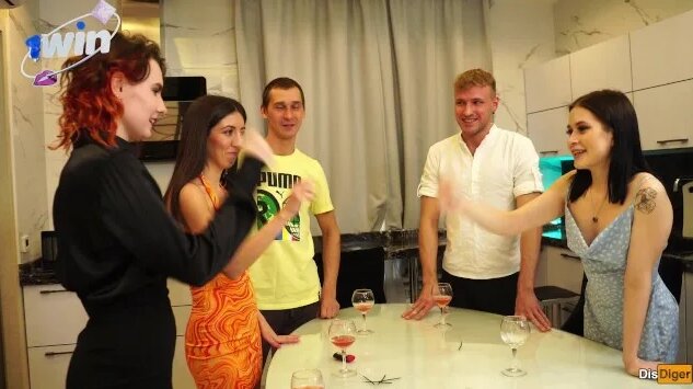 Свингеры устроили Большую Секс Оргию на Новый год
