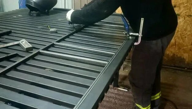 Изготовление сварка оградки из профильной трубы своими руками ...