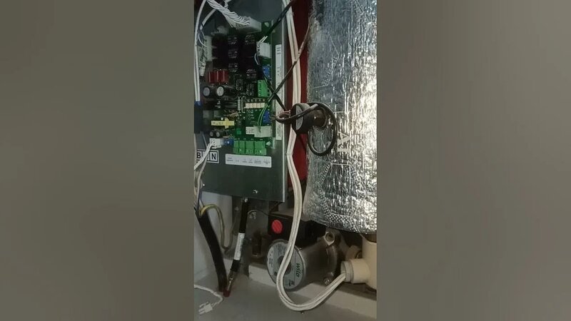 Пропускает ниппель расширительного бака электрокотла. Решение ...