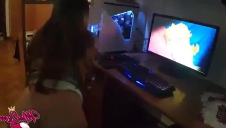 Chiroyli qizlarning porno videolarini uygotish