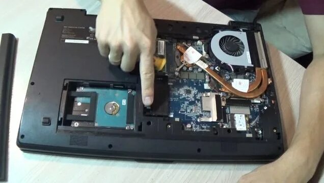Разборка ноутбука DNS W170er - Смотреть онлайн в поиске Яндекса по Видео