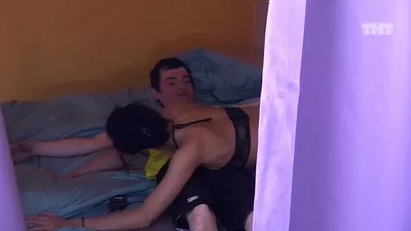 Менің әйелімді табиғатта қалың бұғаулап жатыр