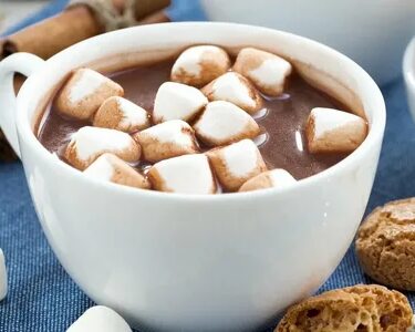 Marshmellow'lu sıcak çikolata