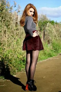 Pantyhose Legs Skirt. European Adult Sex Models. Обсуждение 