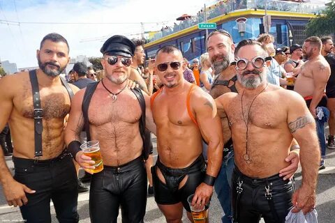 108 Candid Photos of Muscles and Leather at Folsom Street Fa