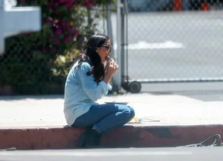 OLIVIA MUNN on the Set of The Newsroom in Los Angeles - Hawt