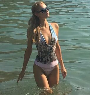 Pop Minute - Paris Hilton Bikini Yacht Ibiza Photos - Photo 