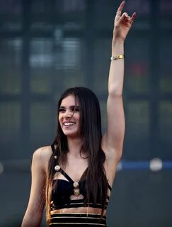 Index of /wp-content/uploads/photos/hailee-steinfeld/performs-at-102-7-kiis-fm-2