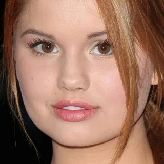 Debby Ryan Makeup: Black Eyeshadow, Brown Eyeshadow & Mauve 