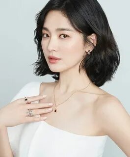 Song Hye Kyo Makes Maximum Statement in Minimalist Chaumet J