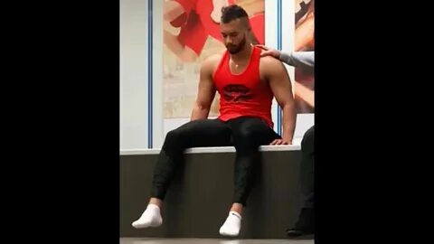 Gym hunk getting hypnotized - YouTube